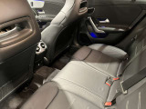 この後席に座る方のための車両です。非常時には、電動対面シートを使用いたします。