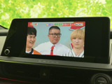 テレビ映像を表示でき、停車中の待ち時間などに車内で番組を楽しめます。画面が見やすく、映像を確認しながら過ごせるのがうれしいポイント。視聴は停車時にご利用ください。