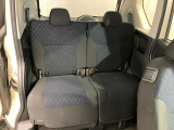【後部座席】後席は320mmも前後にスライドできます!一番前に出せば、運転席から後席のお子さまに手が届きます♪