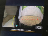 【マルチテレインモニター】車のフロントやサイドのカメラ画像を同時にモニター表示することで、悪路や狭い道を走行時でも周囲の状況確認ができ安心!本格SUVにうれしい装備です♪