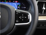 最新の音声認識技術により、自然に話しかけるだけであなたの指示を理解します。特定の言い回しを憶えておく必要はなく、エアコン/ナビゲーション/エンターテイメント/などを、ボイスコントロールで操作できます。