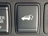 【パワーバックドア】スマートキーや運転席のボタンを押すだけでリアゲートが自動で開閉します!荷物を持っている時や、高い位置にあるバックドアを閉める際に便利な機能です♪