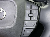 ステアリングスイッチ付き。前方から目を離すことなく操作することが可能です。