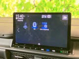 オーディオの選択画面にはUSBやBluetooth、メニューカスタマイズの項目が並びます。使いたい音源や設定を画面から選べるため、普段の移動でも好みに合わせて活用しやすい装備です。