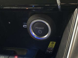 プッシュスタート式です。キーをカバンから出さずにエンジン始動が可能です。