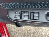 ゆったりと広い店内で、お車の悩みや各種相談を承ります。