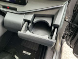 運転席・助手席にドリンクホルダーが付いてとっても便利です。