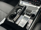 Audiのシフトレバーは、高級感と先進技術を反映したデザインが特徴です。オートマチックトランスミッションやデュアルクラッチトランスミッション(Sトロニック)を採用しております。