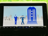 テレビ映像を停車中に視聴でき、画面には番組の映像が表示されています。画面下にはオーディオ関連のメニューも並び、停車時の待ち時間を過ごす際にも活用できます。