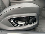 ●電動シート『車両の座席を電動で調整できます。ドライバーや乗客がボタンを押すことで、シートの前後、上下、背もたれの角度などを簡単に調整できます』個々の体型や好みに合わせた快適な座り心地を実現できます。