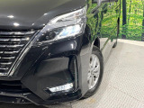 【LEDヘッドライト】悪天候や夜間走行時も良好な視界を確保し安心して運転できる高輝度LEDヘッドライトを装備!点灯速度が早く、消費電力も抑えられています。