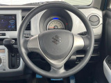 インテリアに合わせたデザインのステアリングは、運転される方のことも考え、運転しやすい形状、大きさです。是非一度、実際に触ってお確かめください。