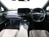 上質で落ち着いた印象のインパネ。視界も広々で運転しやすいです。
