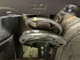 お車を安心してお乗りいただく為には、足回りの定期点検が欠かせません。サービスサポート(有償保証)では無料点検もご提供しており、安心のカーライフをお過ごしいただけるサポート体制が整っています。