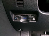 ETC車載器を装備しています。高速道路の料金所もストレスなく通行できます。すっきりとしたビルトインタイプですよ。