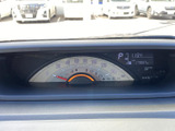 速度表示や各種インジケーターがひと目で確認しやすいレイアウトです。必要な情報を運転席前方で把握しやすく、日々の運転を落ち着いてサポートします。