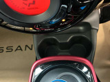 センター部分にドリンクホルダーが付いてとっても便利です。