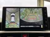 後方の映像に加えて車両周辺の表示やガイド線を確認でき、駐車時の周囲確認をサポートします。画面を見ながら慎重に後退したい場面で、目安として活用いただけます。