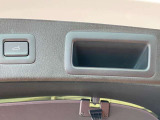 【パワーリアゲート】キーのスイッチまたは車両の各種スイッチを操作することにより、リアゲートが自動で開閉します。