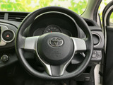 握りやすい形状で、運転席に座ったまま自然な姿勢で扱えるステアリングです。メーターとの位置関係も見やすく、前方を確認しながら運転に集中しやすい配置となっています。