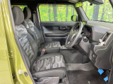 運転席まわりには十分なスペースがあり、大柄な方でもゆったり運転していただける環境です。