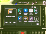 ラジオやテレビ、スマートフォン連携などのメニューが並び、使いたい項目を画面上で見つけやすい構成です。各アイコンが見やすく、日常使いにも便利にお役立ていただけます。