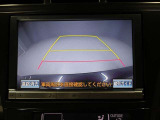 バックモニター装着車は後退時の強い味方です♪車庫入れや縦列駐車の際、後退操作の参考になるガイドラインをナビ画面に表示します。