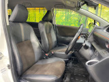 運転席シート廻りは使用感も少なく、良好な状態となっています。前オーナー様が丁寧に使っていたことがよくわかりますね。