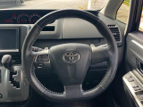 【純正革巻きステアリング】上質な革を使用することで、手にしっかり馴染みとても運転しやすいハンドルです♪