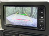 【バックカメラ】駐車時に後方がリアルタイム映像で確認できます。大型商業施設や立体駐車場での駐車時や、夜間のバック時に大活躍!運転スキルに関わらず、今や必須となった装備のひとつです!