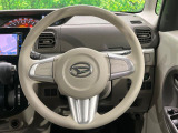 インテリアに合わせたデザインのステアリングは、運転される方のことも考え、運転しやすい形状、大きさです。是非一度、実際に触ってお確かめください。