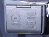 USB端子、HDMI端子、VIDEO端子を装備しております。