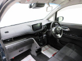 ダイハツのお店では、ダイハツ車を知り尽くしたプロフェッショナルが、専用の診断機器を使って各システムを点検しております。