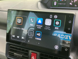 画面にはテレビや電話、交通情報に加え、Android Auto、Apple CarPlay、HDMIなどの項目が並びます。アイコン表示で機能を確認しやすく、日常の移動をサポートします。