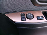 ドアミラーの鏡面の調節、格納は運転席からすべて操作できます!