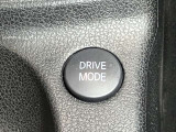 ノートe-POWERに専用設計されたノーマル・スポーツ・ベース車にも搭載したエコの3つの走行モードが設定可能。燃費性能の追求から、より力強く爽快な走りまで選択が出来ます。ワンペダル走行は便利です