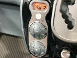 【オートエアコン】一度お好みの温度に設定すれば、車内の温度を検知し風量や温度を自動で調整。暑い&hellip;寒い&hellip;と何度もスイッチ操作をする必要はありません。快適な車内空間には必須の機能ですね♪