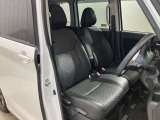 【運転席・助手席転席】運転席の足もともゆったりで長距離ドライブでも快適に★