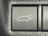 【パワーバックドア】スマートキーや運転席のボタンを押すだけでリアゲートが自動で開閉します!荷物を持っている時や、高い位置にあるバックドアを閉める際に便利な機能です♪