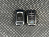 キーを取り出さずにドアを施錠&解錠。クルマの始動も可能です。