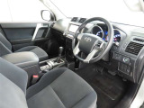 シンプルで使いやすいデザインの運転席です。