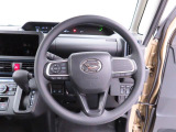 センターメーターで視界良好な運転席廻りです。運転時の視線移動が少なくて済むので安全性にも一役買ってくれますね。ぜひ一度ご覧になってください。見易さが違いますよ