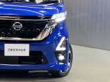 【ハイビームアシスト】先行車や対向車のライト、周辺の明るさに合わせて、ハイ・ロービームを自動で切り替え。切り替えのわずらわしさと切り替え忘れを無くしてくれます!