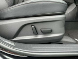 運転席シートはパワーシートになっています!シートの上下とリクライニングを細かく調整して、運転しやすいシートポジションにしていただくことができますね!
