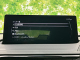 音源を一覧から選べる画面で、FMやAM、Bluetooth、USBなどの項目が表示されています。聴きたい音源を確認しながら選択でき、移動中の音楽やラジオを手軽に楽しめます。