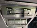 ETC車載器を装備しており、対応する料金所ではETCを利用して通過できます。現金を用意する手間を減らせるため、高速道路や有料道路を利用する際に便利です。