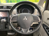 インテリアに合わせたデザインのステアリングは、運転される方のことも考え、運転しやすい形状、大きさです。是非一度、実際に触ってお確かめください。
