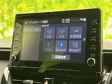 AM・FMや交通情報、USB、Bluetoothなど選べる音源が画面にまとまり、用途に合わせて使い分けできます。表示が見やすく、日々の移動中も音楽や情報を手軽に楽しめる装備です。