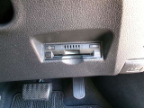 ETC車載器を装備しています。高速道路の料金所もストレスなく通行できます。すっきりとしたビルトインタイプですよ。