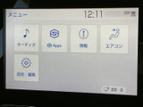 メニュー画面からオーディオや情報、エアコン、設定などの項目を確認できます。タッチ操作で目的の項目を選べる構成なので、日常のドライブ中も必要な機能へアクセスしやすいのが魅力です。